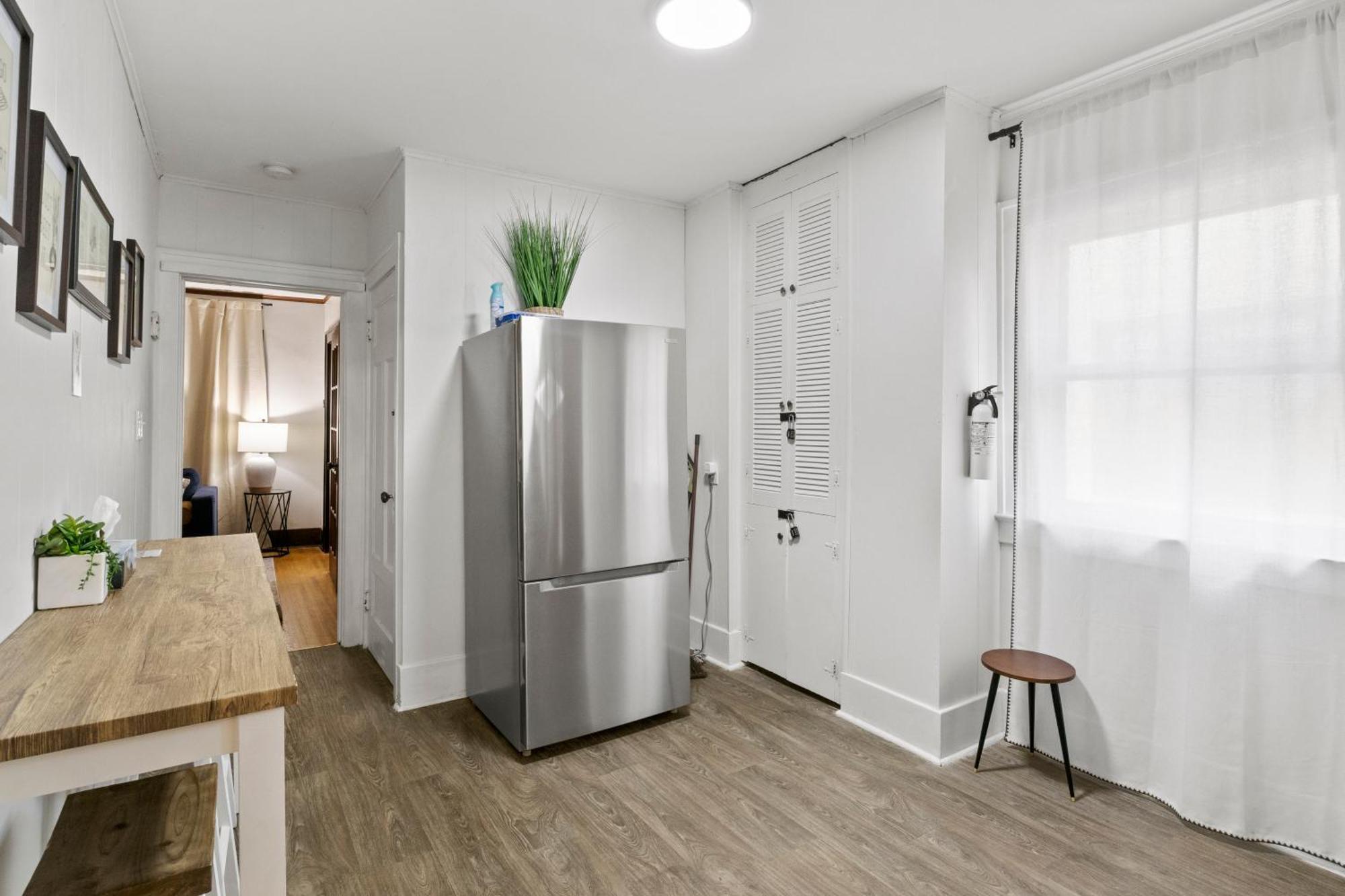 King Bed-Full Kitchen-Self Check-In-Parking-Uofr Rochester Exterior photo